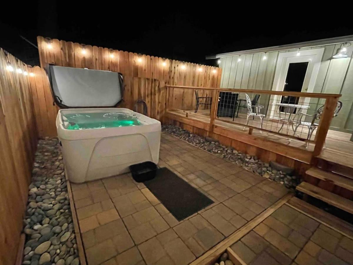 #3 Cottage Like Suite With Private Hot Tub Bass Lake Exterior photo